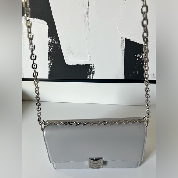 Givenchy 4G Medium Chain Bag - Picture 2 of 8